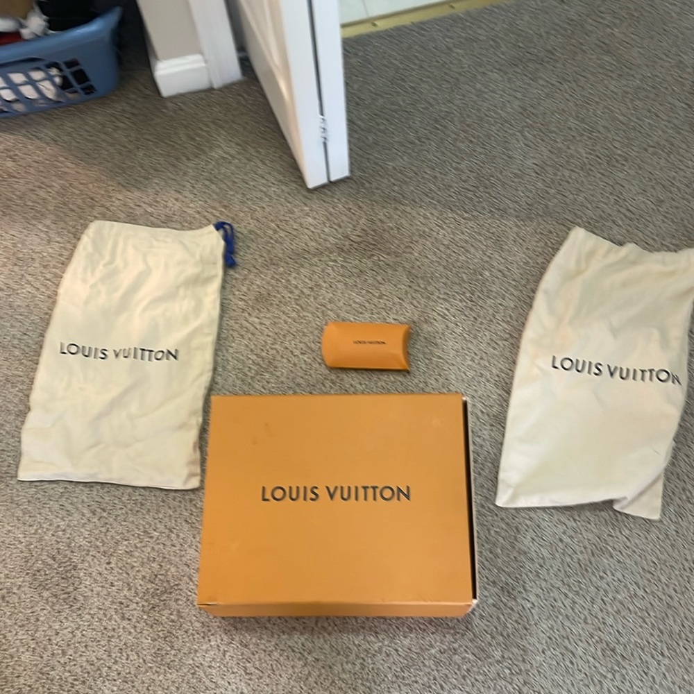 selling high top LV dress shoe